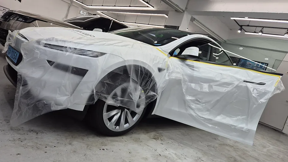 Tesla Model Y PPF施工事例:費用目安と仕上がり 施工写真 2-3
