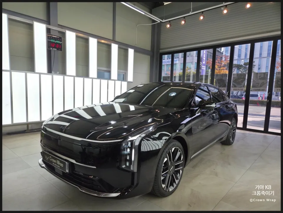 Kia K8 Vinyl Wrap Review: Chrome Delete for a Sleek Look photo 2