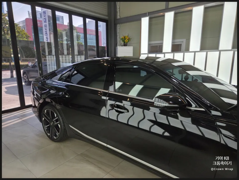 Kia K8 vinyl wrap - Kia K8 Vinyl Wrap Review: Chrome Delete for a Sleek Look photo 3