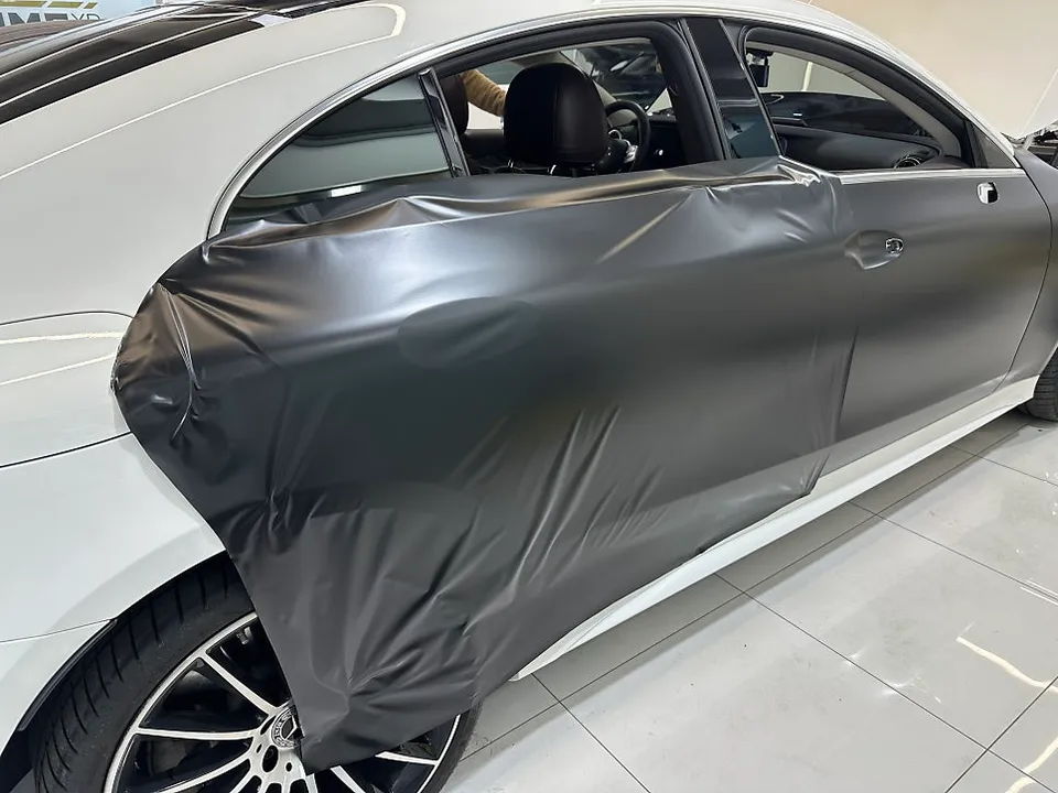 Mercedes-Benz CLSのカーラッピング事例|費用目安・仕上がり 施工写真 2-3