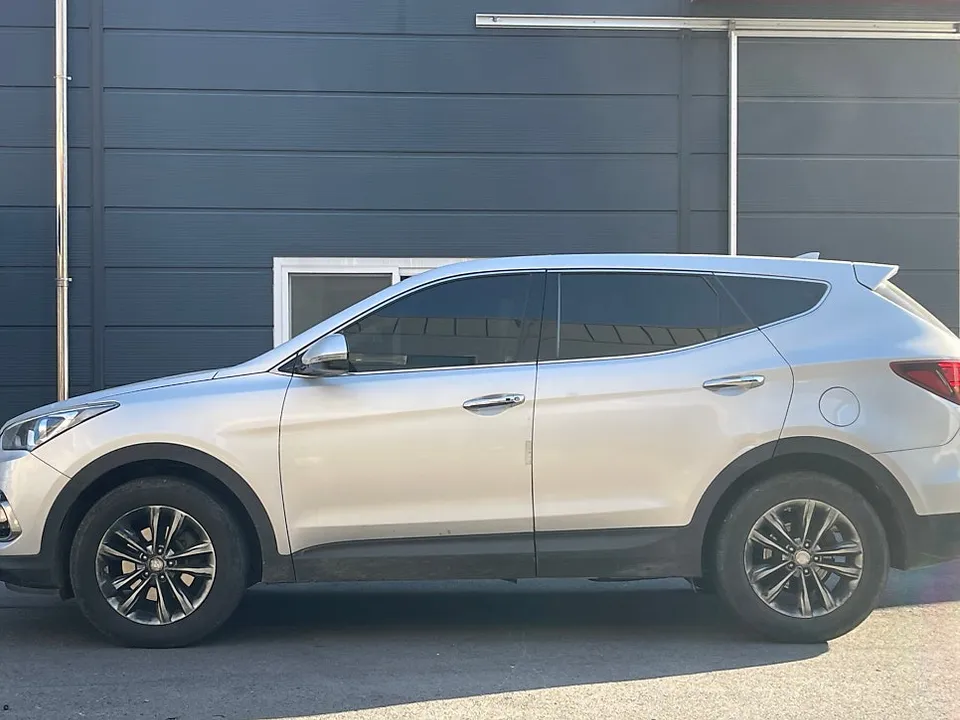 Hyundai Santa Fe DMのホイールリペア・塗装事例 施工写真 3