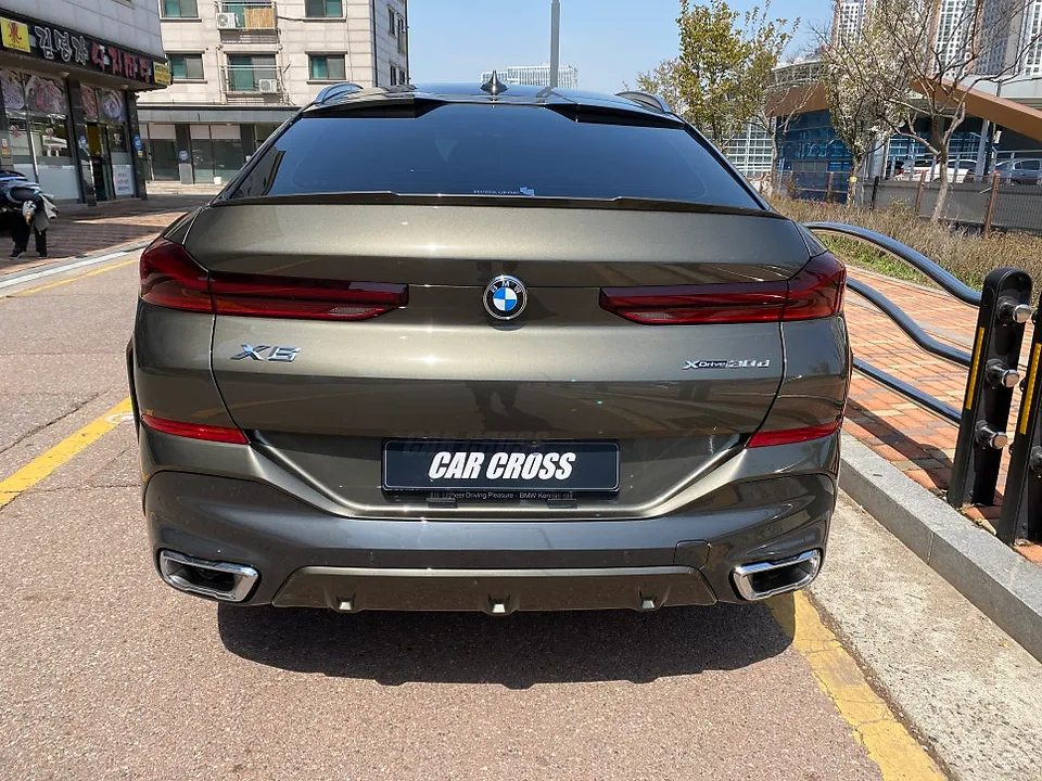BMW X6 カーラッピング事例｜費用目安・仕上がり 施工写真 2-1