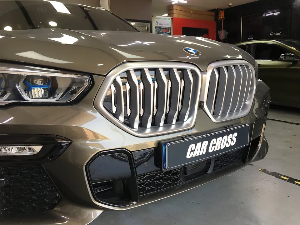 BMW X6 カーラッピング事例｜費用目安・仕上がり 施工写真 3-1