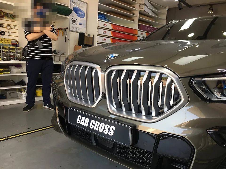 BMW X6 カーラッピング事例｜費用目安・仕上がり 施工写真 1-2
