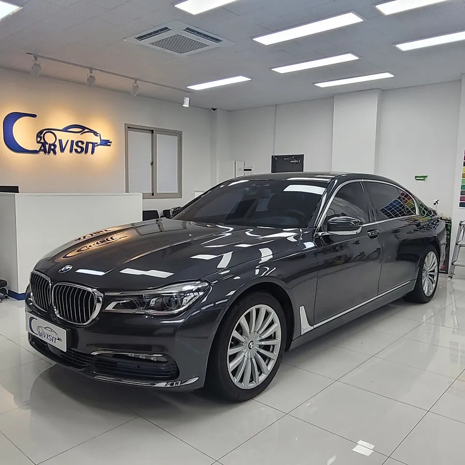 BMW 7 Seriesのカーラッピング事例|ロックグレーの高級感 施工写真 2-1