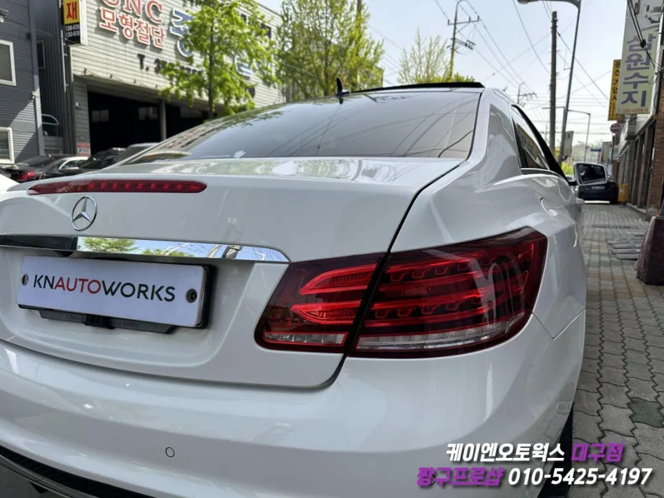 Mercedes-Benz E-Class Coupe body repair - Mercedes-Benz E350 Coupe Tail Light LED Repair Review photo 4