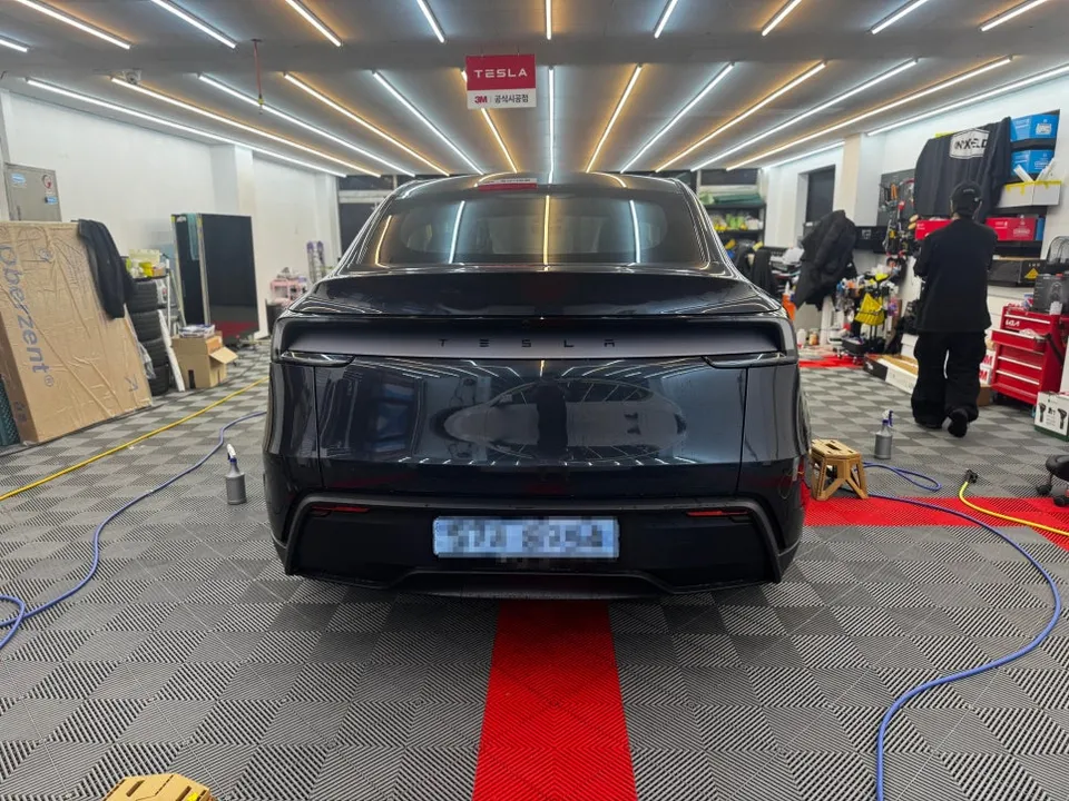 Tesla TeslaのPPF施工事例｜無光フィルムとサンシェード 施工写真 3