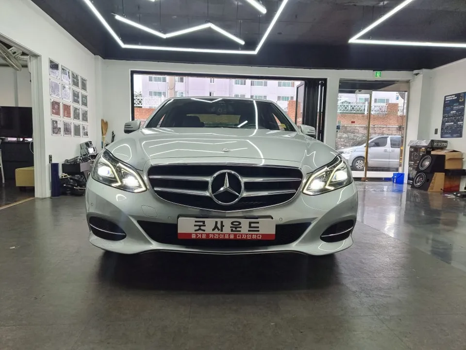 Mercedes-Benz E-Class W212 dash cam installation result