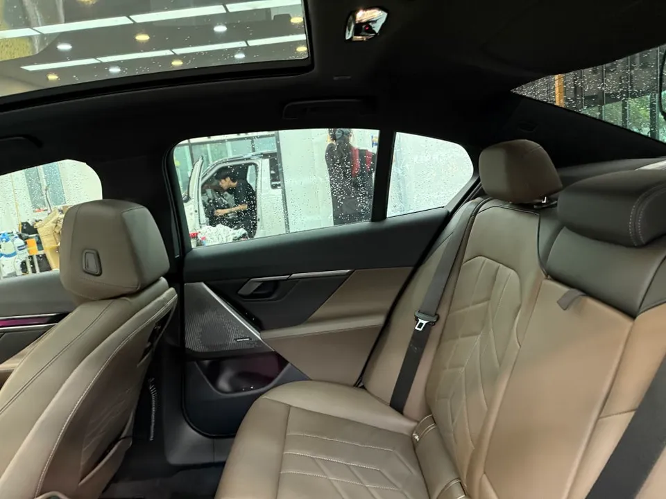 BMW 5 Series G30 カーフィルム施工事例｜費用目安・仕上がり 施工写真 1-2