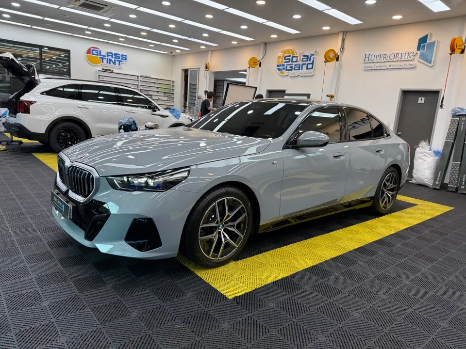 BMW 5 Series G30 カーフィルム施工事例｜費用目安・仕上がり 施工写真 3-2