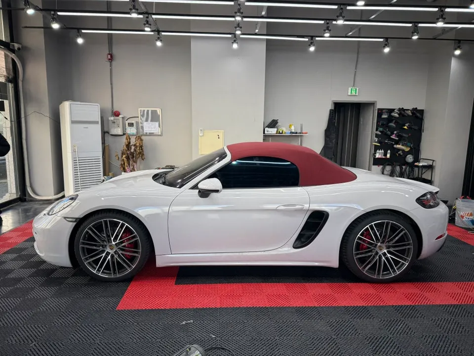 ポルシェ 718 Boxsterのカーラッピング事例｜費用目安・仕上がり 施工写真 1-1
