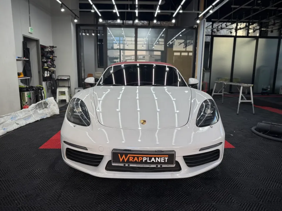 ポルシェ 718 Boxsterのカーラッピング事例｜費用目安・仕上がり 施工写真 2-1