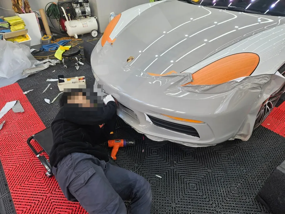 ポルシェ 718 Boxsterのカーラッピング事例｜費用目安・仕上がり 施工写真 2-2