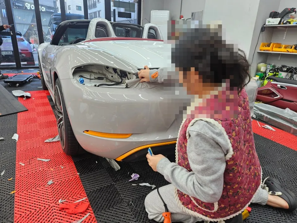 ポルシェ 718 Boxsterのカーラッピング事例｜費用目安・仕上がり 施工写真 3-2