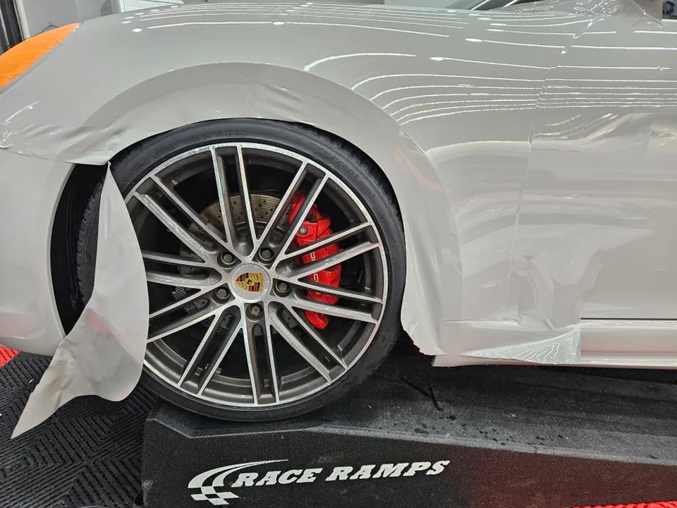 ポルシェ 718 Boxsterのカーラッピング事例｜費用目安・仕上がり 施工写真 2-3