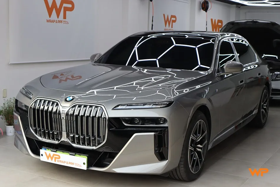 BMW 7 Series vinyl wrap - BMW 7 Series Two-Tone Vinyl Wrap Review: Oxide Grey & Gloss Black photo 3
