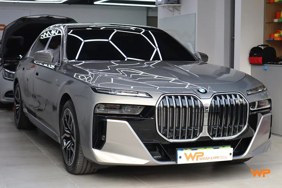 BMW 7 Seriesのカーラッピング事例|費用目安・仕上がり 施工写真 1-2