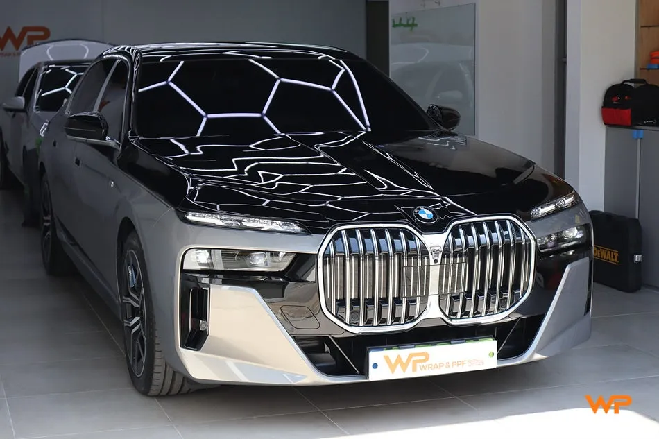 BMW 7 Seriesのカーラッピング事例|費用目安・仕上がり 施工写真 2-2
