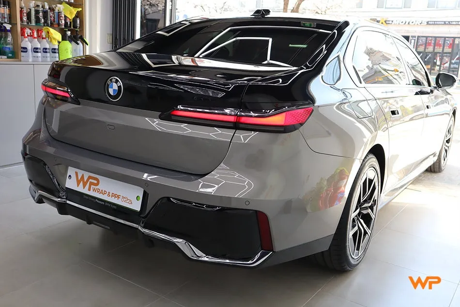 BMW 7 Seriesのカーラッピング事例|費用目安・仕上がり 施工写真 1-3