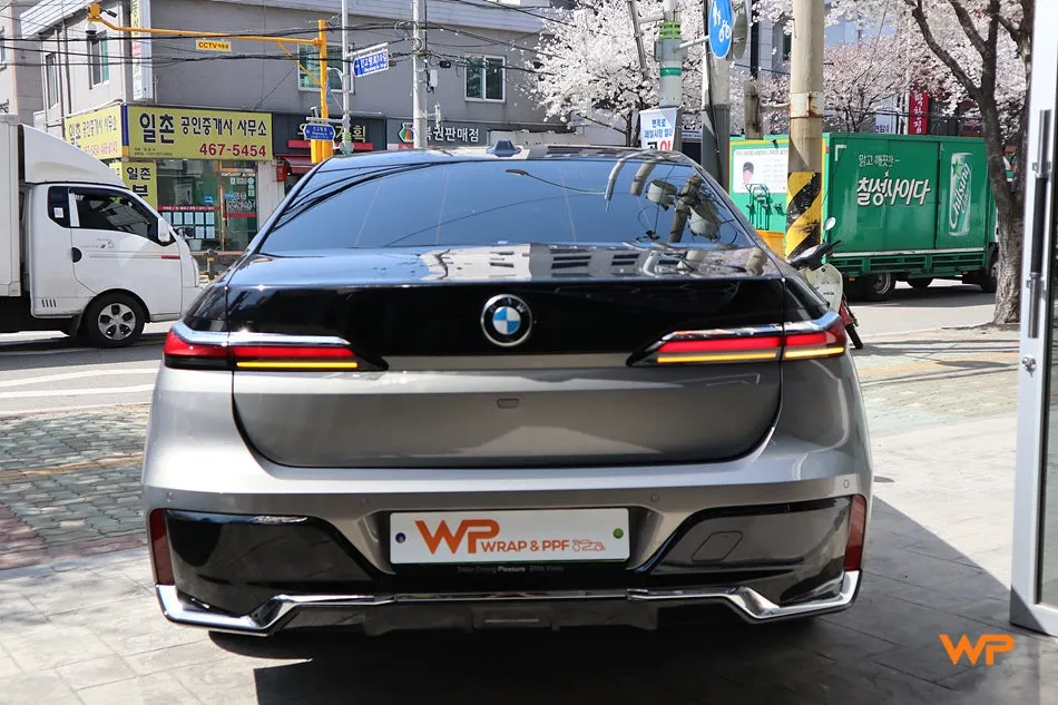BMW 7 Seriesのカーラッピング事例|費用目安・仕上がり 施工写真 3-3