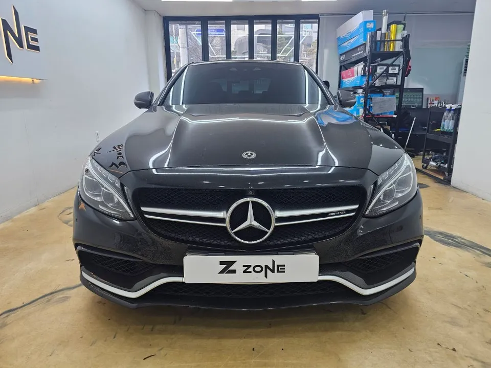 メルセデス・ベンツ W205 Cクラスのカーラッピング事例 施工写真 3-1