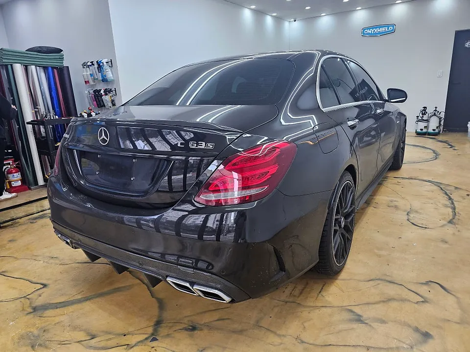 メルセデス・ベンツ W205 Cクラスのカーラッピング事例 施工写真 2-2