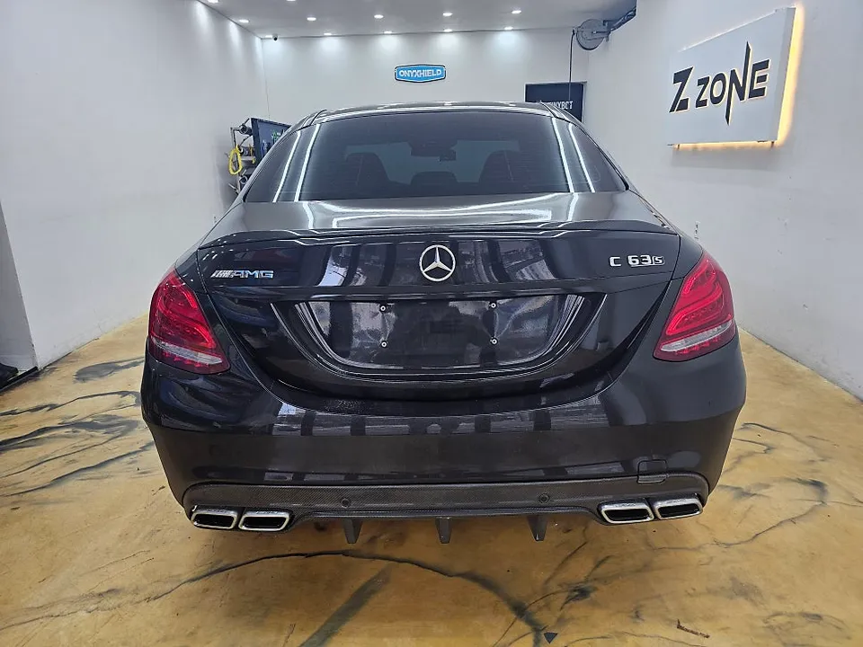 メルセデス・ベンツ W205 Cクラスのカーラッピング事例 施工写真 1-3