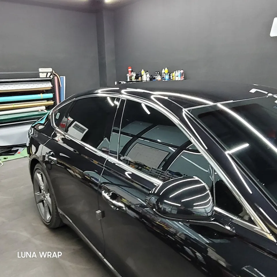 Genesis G80 RG3のカーラッピング事例:クローム除去で印象激変 施工写真 1-2