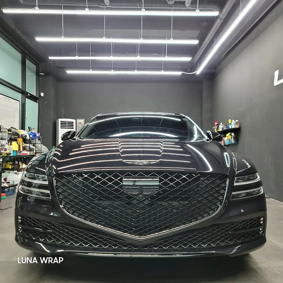 Genesis G80 RG3のカーラッピング事例:クローム除去で印象激変 施工写真 1-3