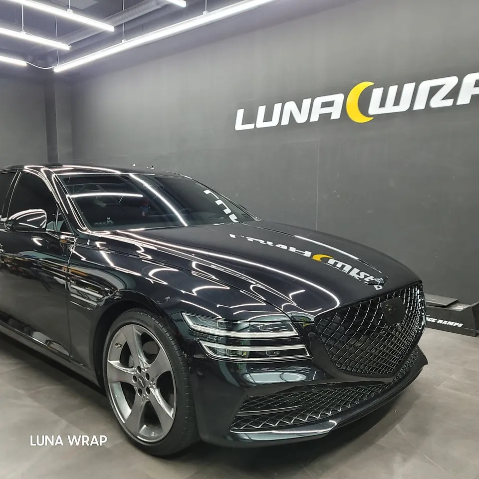 Genesis G80 RG3のカーラッピング事例:クローム除去で印象激変 施工写真 2-3