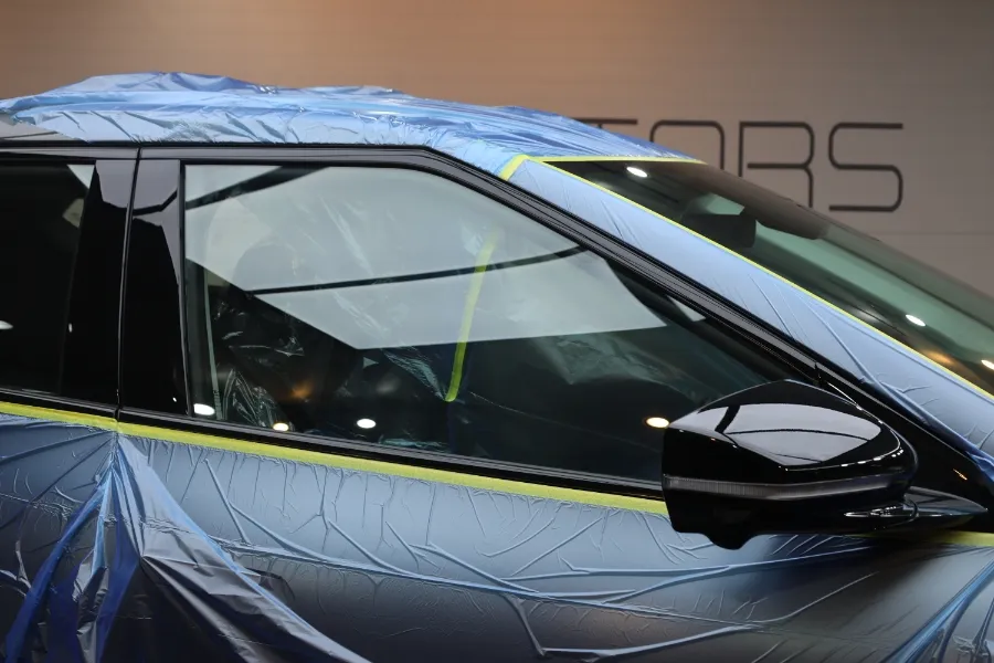Kia EV6のカーフィルム施工事例:断熱・スモークフィルムの費用目安と仕上がり 施工写真 1-3
