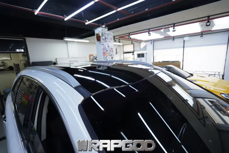Kia All New Sorento vinyl wrap - Kia Sorento Vinyl Wrap Review: Bold Black & White Style Upgrade photo 3