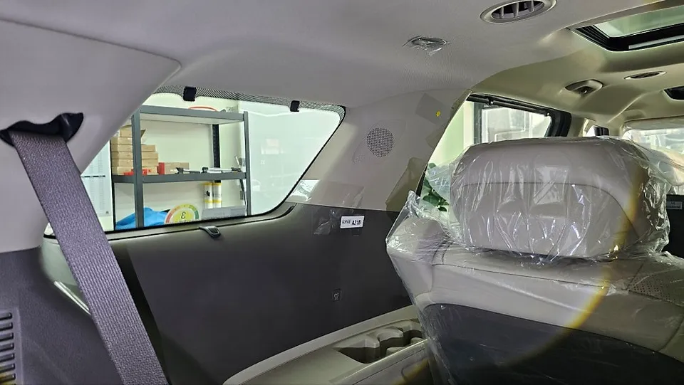 Kia Carnivalのカーフィルム施工事例:費用目安と仕上がり 施工写真 3-3
