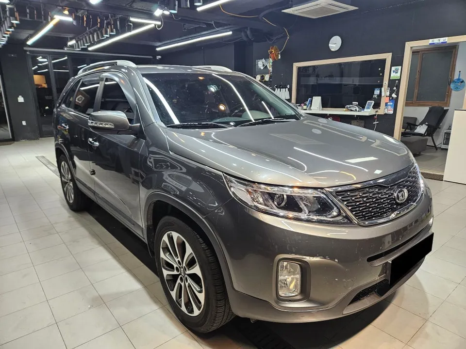 Kia Sorentoのガラスコーティング事例|費用目安・仕上がり 施工写真 2-1