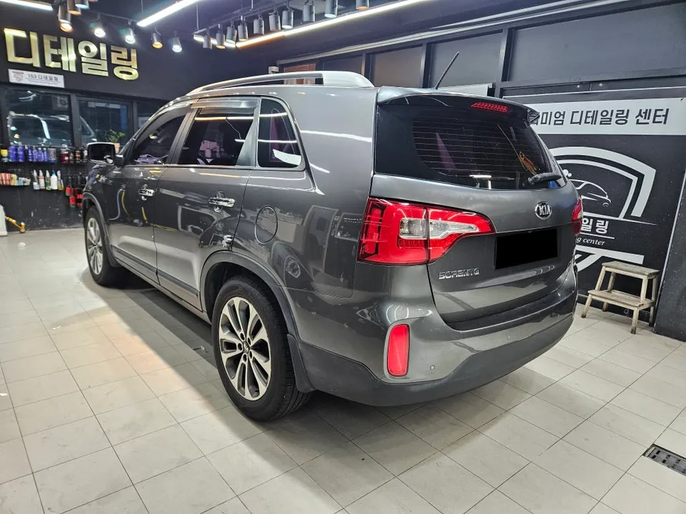 Kia Sorentoのガラスコーティング事例|費用目安・仕上がり 施工写真 3-1