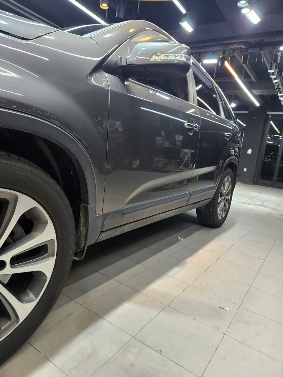 Kia Sorentoのガラスコーティング事例|費用目安・仕上がり 施工写真 1-2