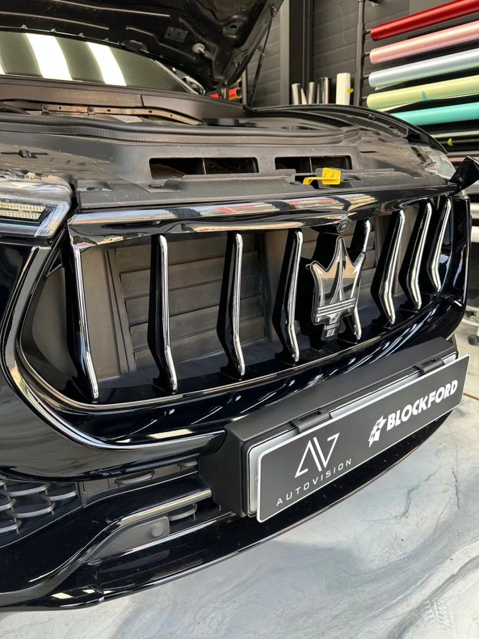 Maserati Levanteのカーラッピング事例｜クロームパーツのブラックアウト 施工写真 2-3