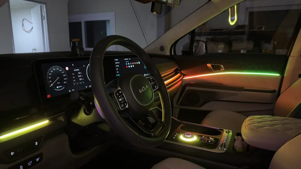 Kia Carnival KA4 ambient lighting - Kia Carnival KA4 Ambient Lighting Review — Enhanced Interior Mood photo 3