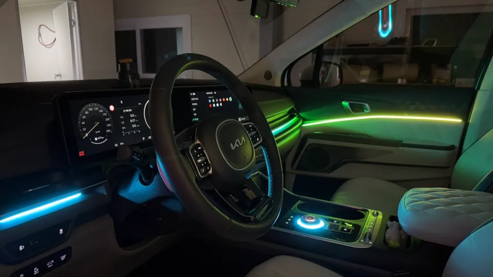 Kia Carnival KA4 ambient lighting - Kia Carnival KA4 Ambient Lighting Review — Enhanced Interior Mood photo 4