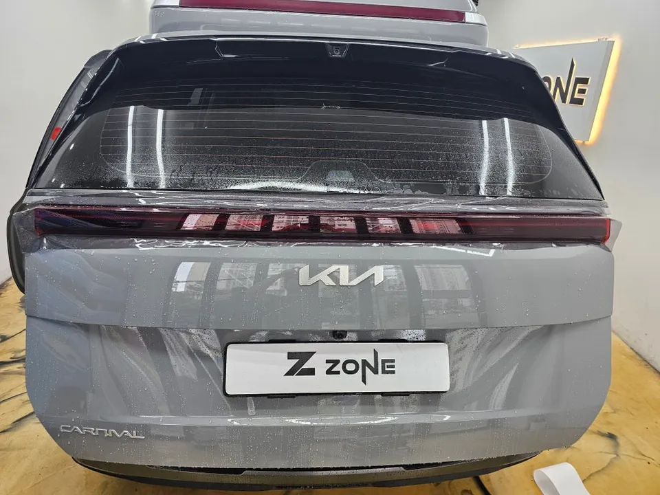 Kia Carnival KA4 PPF施工事例｜費用目安・仕上がり 施工写真 2-3