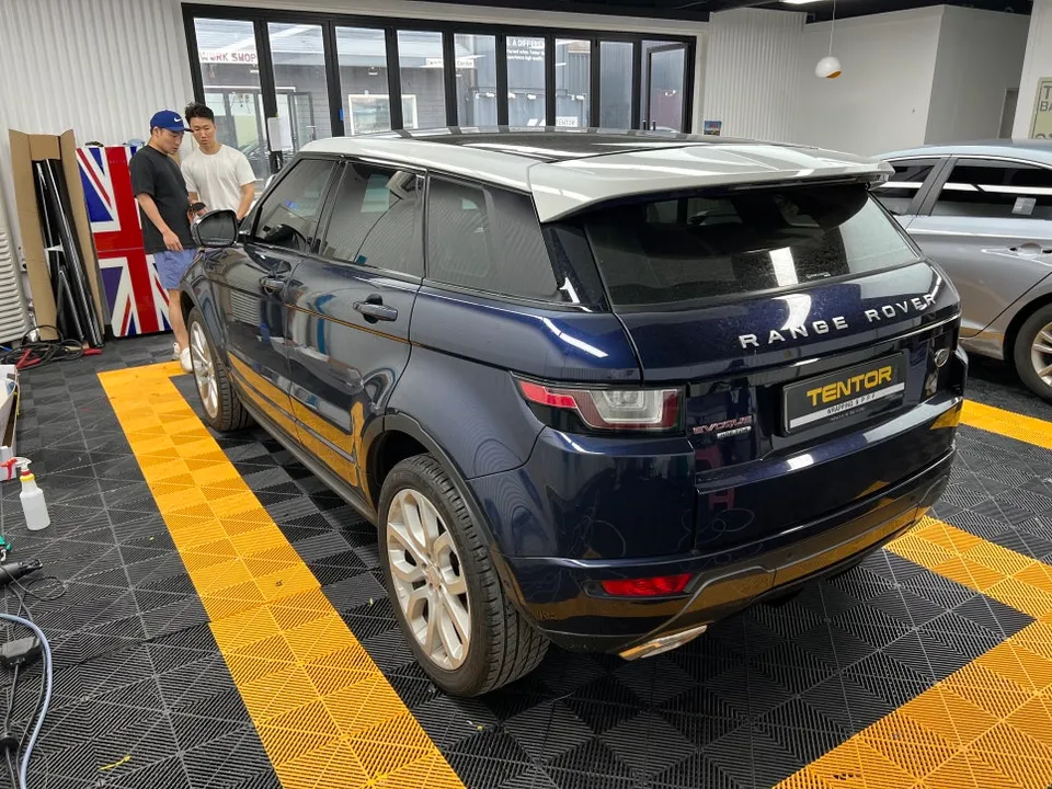 Land Rover Range Rover Evoque vinyl wrap - Land Rover Evoque Vinyl Wrap Review — Satin Dark Grey Transformat photo 4