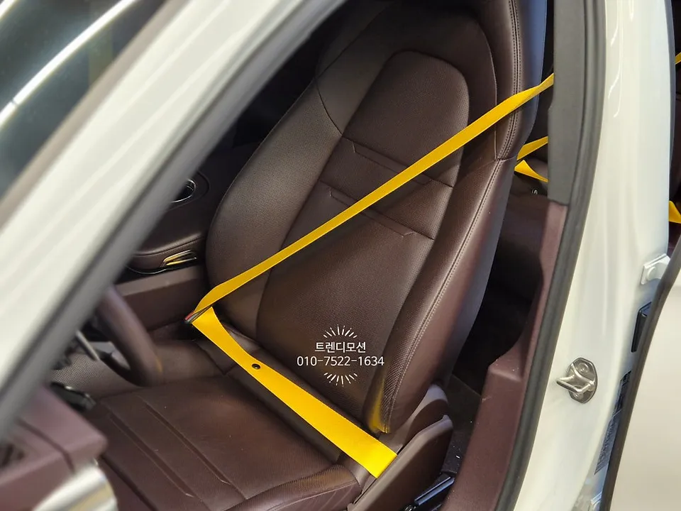 Porsche Panamera interior customization - Porsche Panamera 4S Yellow Seatbelt Customization Review photo 3
