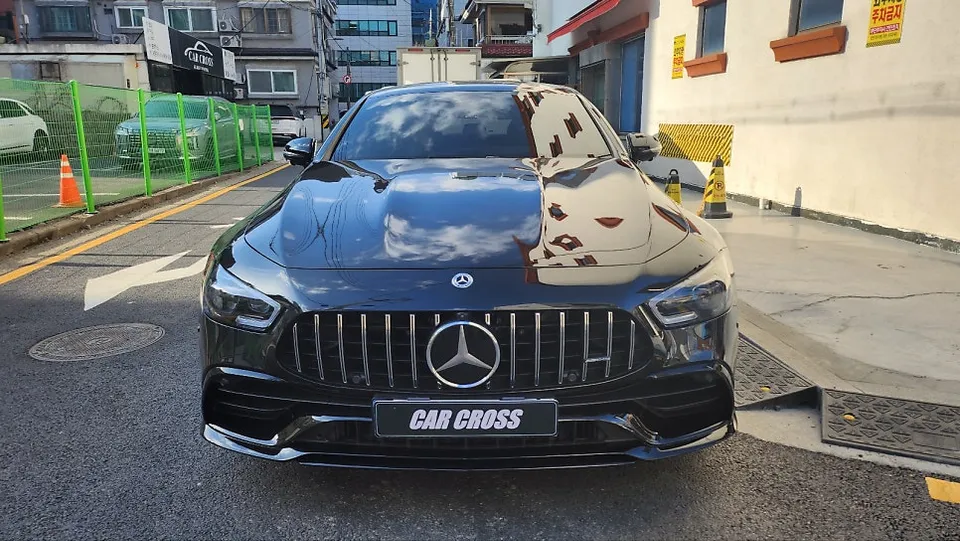 メルセデスAMG GT 43のカーラッピング事例：クロームパーツのブラックアウト 施工写真 2-3