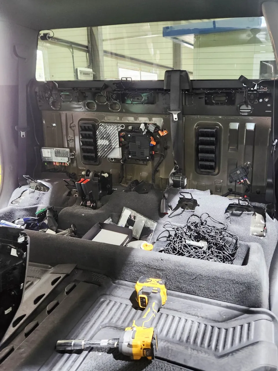 GMC Sierra interior customization - GMC Sierra Interior Customization Review: Hermes Orange Leather photo 5