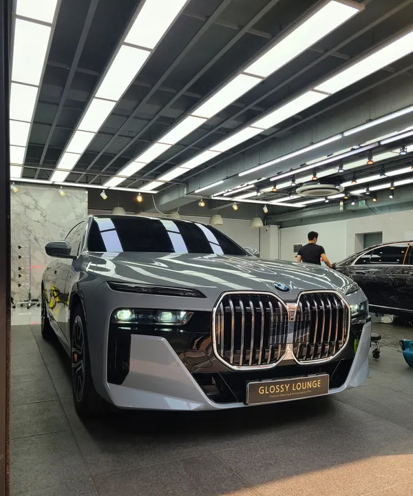 BMW 7 Series G70のカーラッピング事例｜費用目安・仕上がり 施工写真 1-2