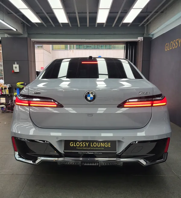 BMW 7 Series G70のカーラッピング事例｜費用目安・仕上がり 施工写真 3-2