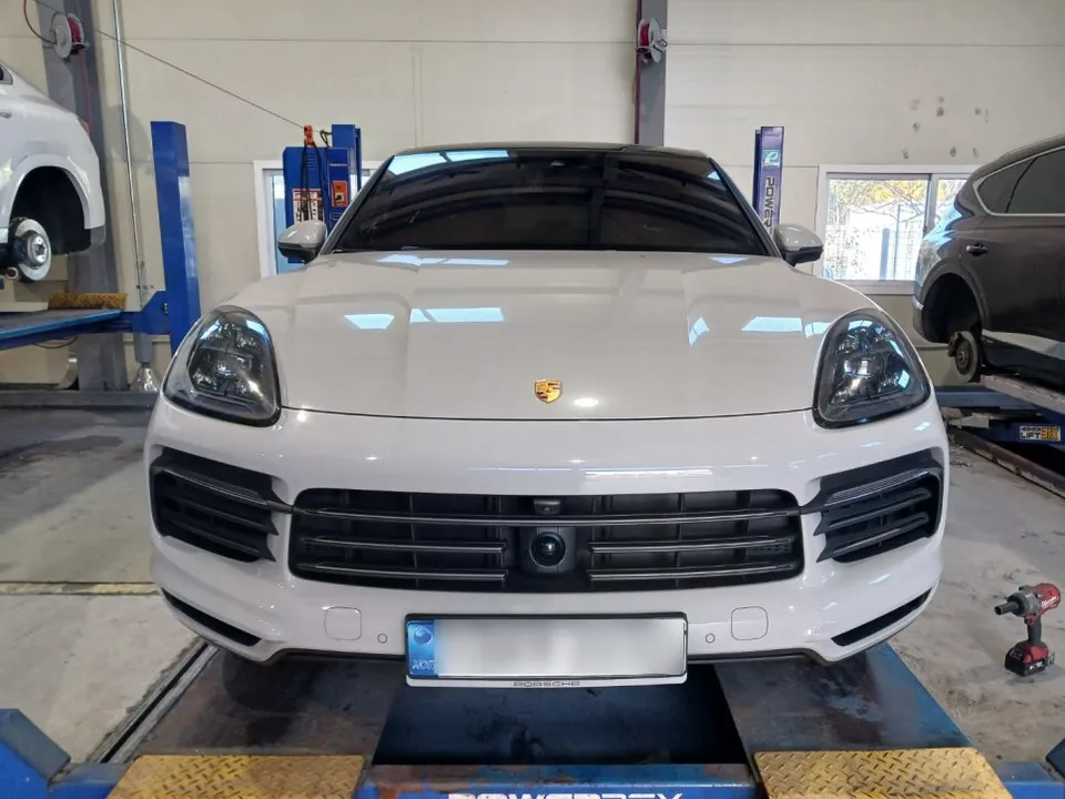 Porsche Cayenne E3のホイールリペア・塗装事例 施工写真 2