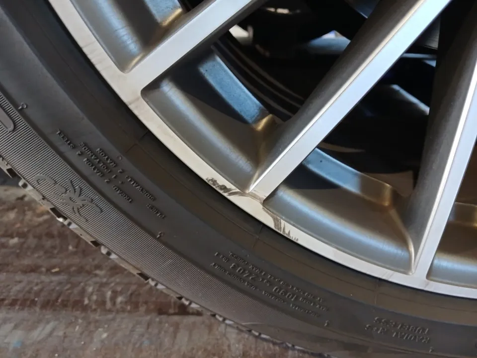 Porsche Cayenne E3のホイールリペア・塗装事例 施工写真 4