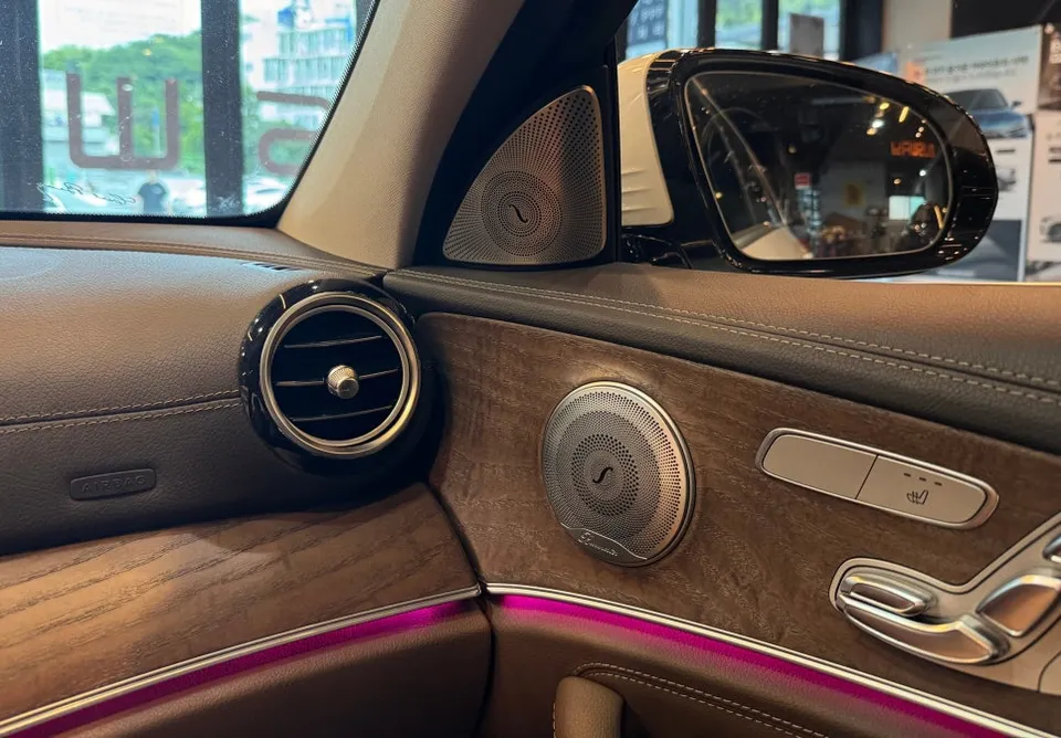 Mercedes-Benz E-Class W213 ambient lighting - Mercedes-Benz E-Class W213 Ambient Lighting Upgrade photo 3
