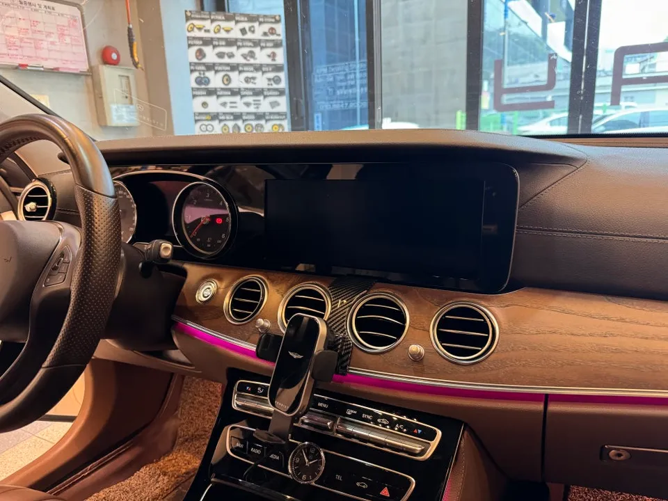 Mercedes-Benz E-Class W213 ambient lighting - Mercedes-Benz E-Class W213 Ambient Lighting Upgrade photo 7
